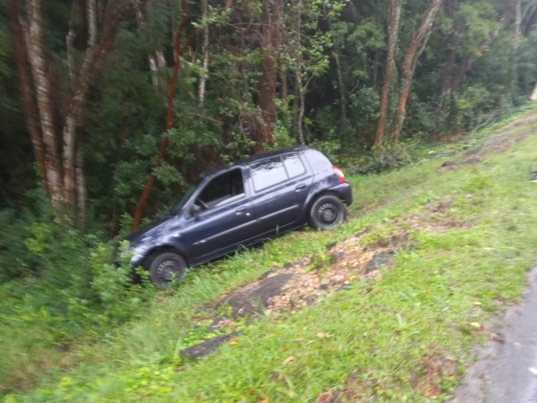 Automóvil despistó e...