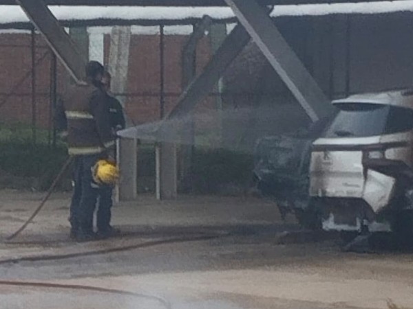 Incendiaron dos auto...