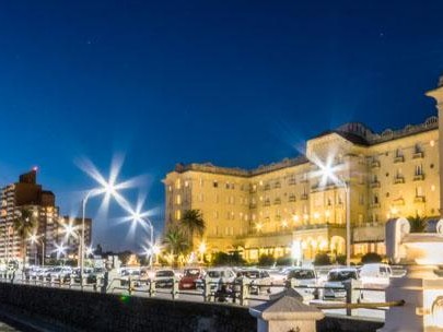 Octubre en el Argentino Hotel de Piriápolis: visitas guiadas, cine, música y humor