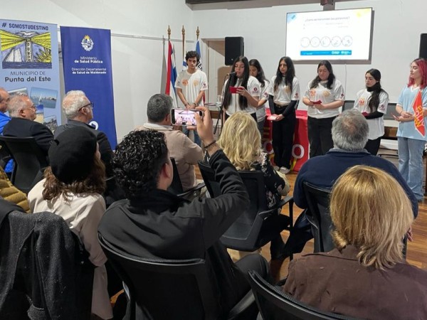 Rotary Club realizó actividad para la eliminación de la poliomielitis en la que participó el pediatra Gabriel Peluffo