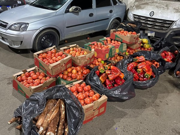 Incautaron frutas y...