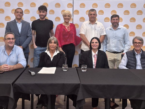 Pasarela Solidaria:...