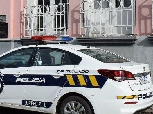 Un hombre se desacató y dañó varios vehículos que se encontraban en la vía pública
