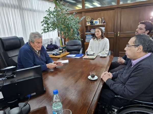 Antía y Menoni acordaron recuperación del Pabellón de las Rosas