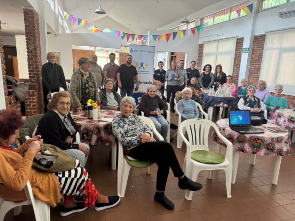 Adultos mayores reci...