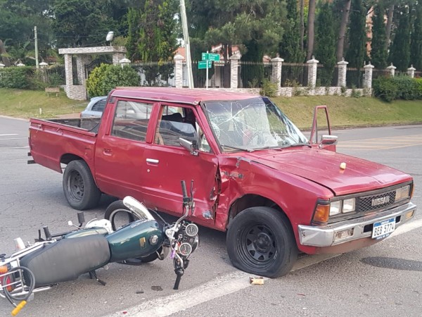 camioneta, moto baccio, mujeres, lesionadas,