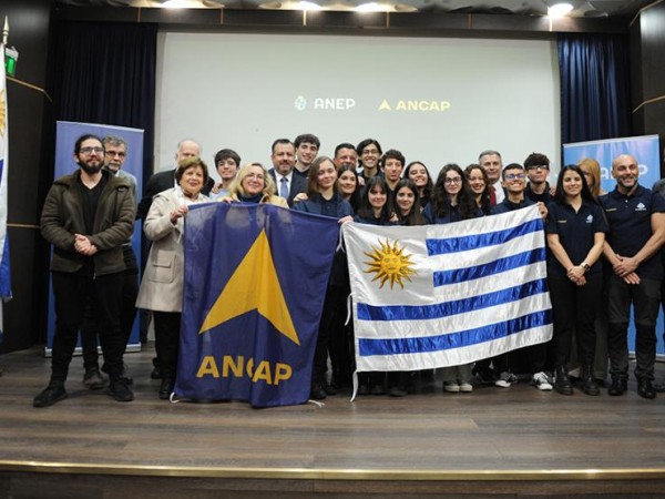Estudiantes del Liceo Nº 4 de Maldonado viajan a la NASA para competir en concurso