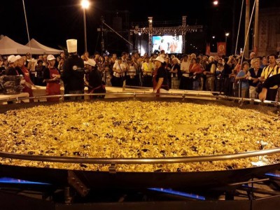 La paella gigante de Piriápolis recaudó $329,100 que donará a Ades Uruguay y a la Asociación Civil Maestra Juana Guerra