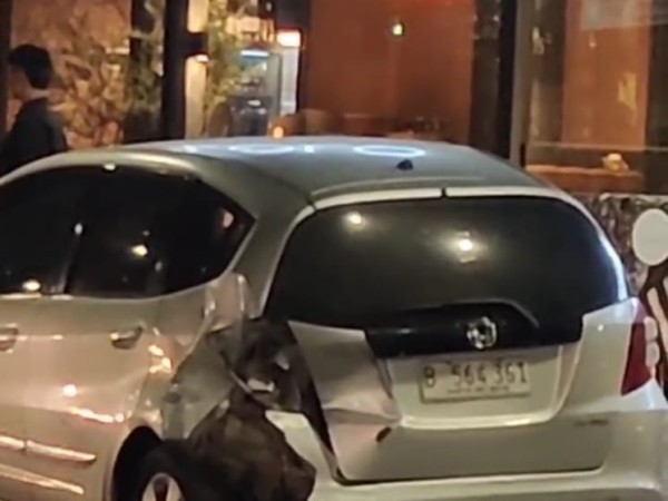 La policía busca a u...