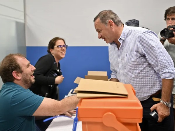Votó Delgado y dijo que si ganaba las elecciones ya entraba “jugando” y no tenía que “hacer pretemporada”