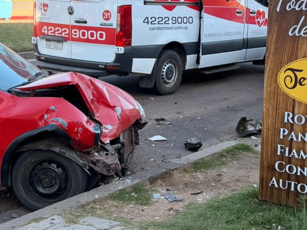 Dos autos chocaron e...