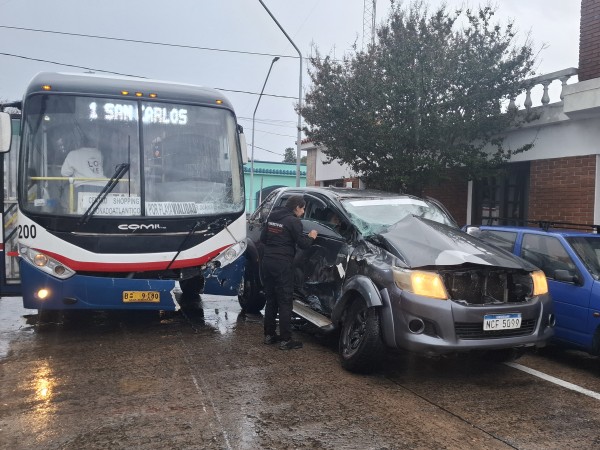 Ómnibus y camioneta...