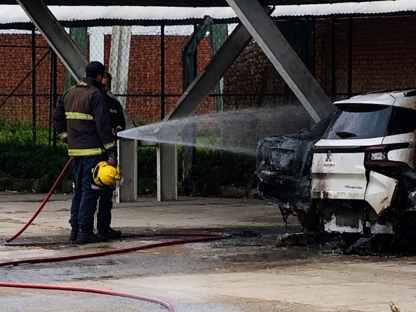 Incendiaron dos auto...