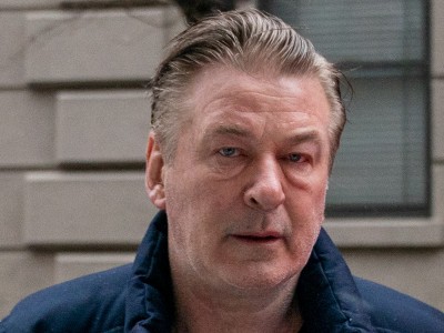 Retiran los cargos contra Alec Baldwin por los disparos en la filmación de "Rust"