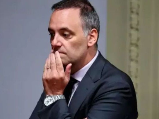 Manuel Adorni presen...