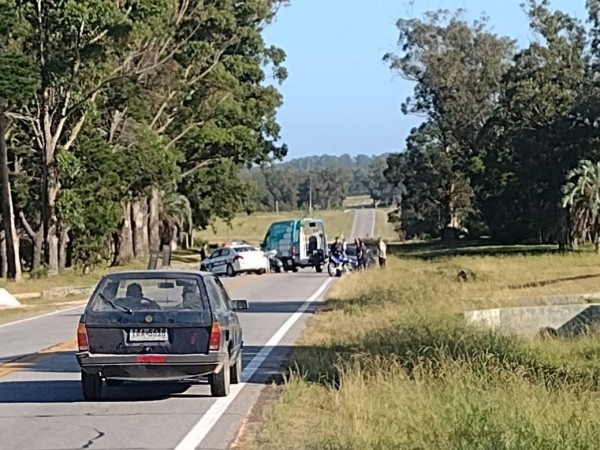 Ruta 104: siniestro de tránsito entre dos motos dejó a una persona fracturada y otra con lesiones