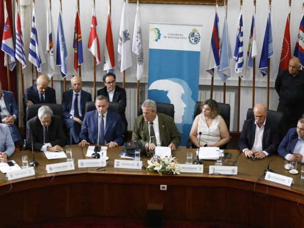 Asumió Enrique Antía como presidente del Congreso de Intendentes; "Soy un obrero más" dijo