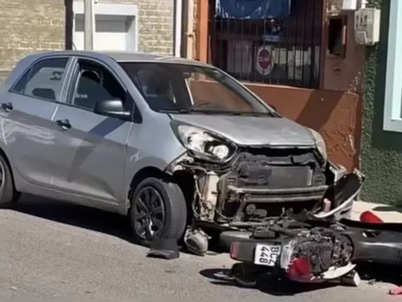 Colisión entre auto...