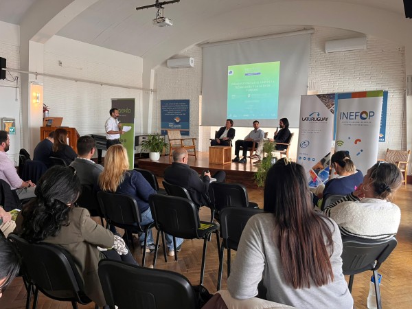 Empresarios y expertos aseguran que la inteligencia artificial llegó para quedarse en el turismo