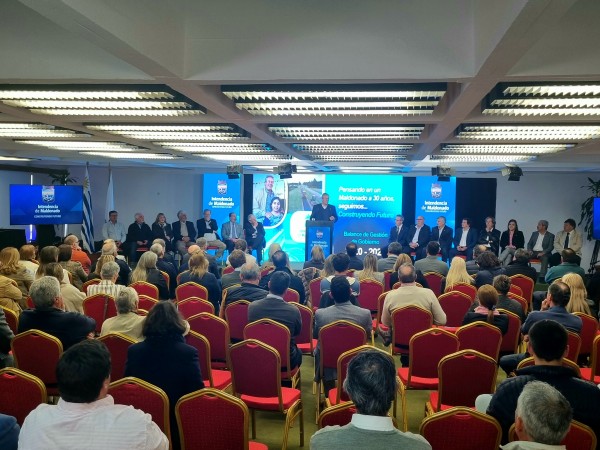 La Intendencia devolverá dinero de 23.000 multas después de haber corregido radares y anunció descuento para infracciones