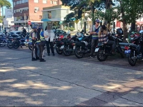 “No a la cacería de los trabajadores”: realizarán una movilización frente a la Intendencia por operativos de motos