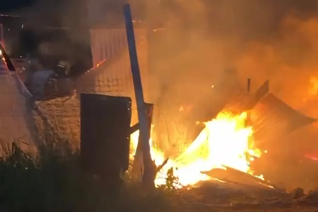 Incendio destruyó un...