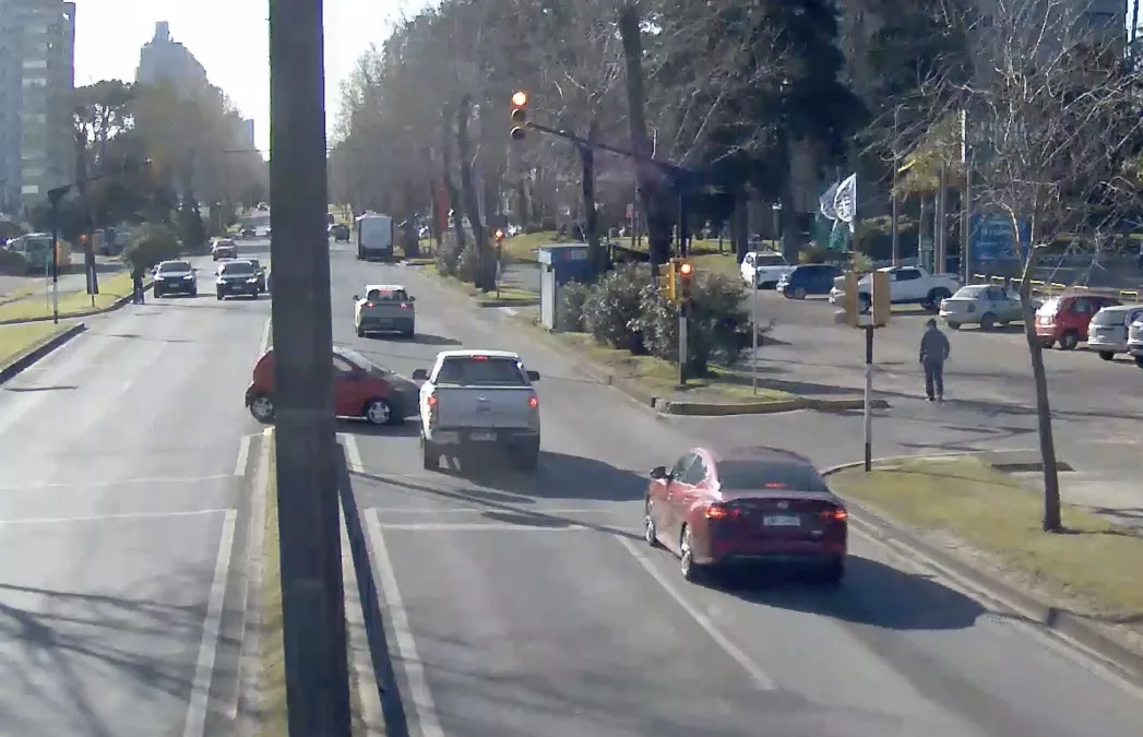 Auto y camioneta que...