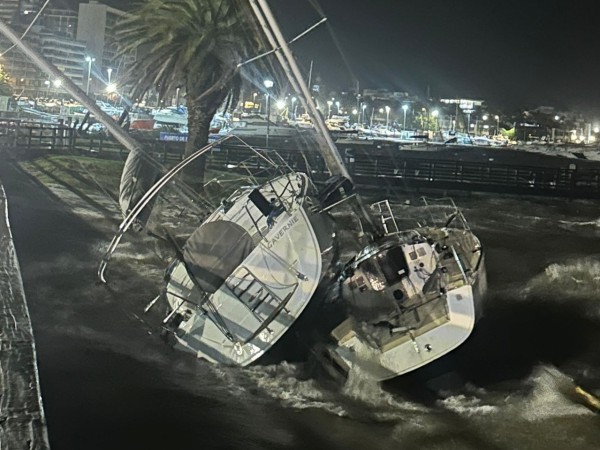 Tres embarcaciones se soltaron en Punta del Este y dos quedaron sobre la Rambla
