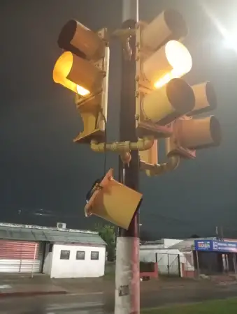 Vecinos denuncian re...