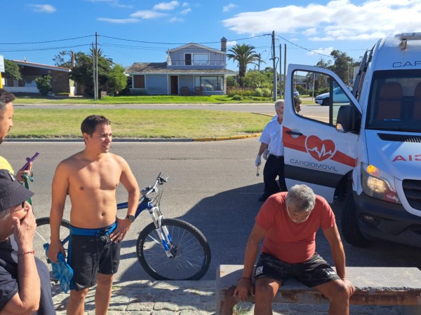 Fuera de horario de cobertura, guardavidas rescataron a cuatro personas que se ahogaban en Piriápolis