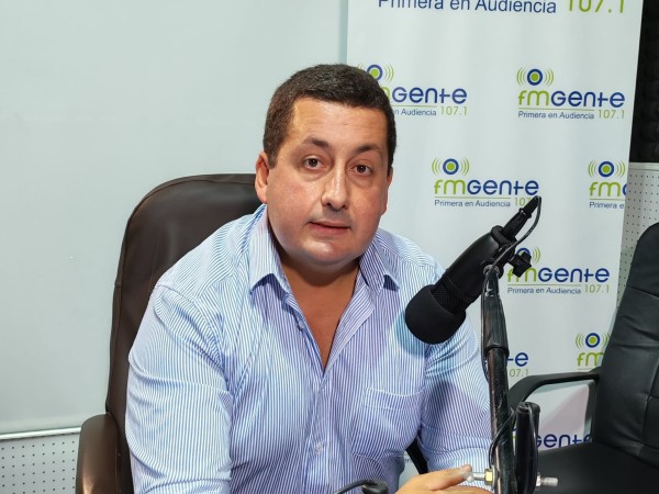 Diputado blanco apun...