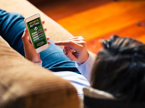 Advierten en Maldonado sobre menores que apuestan en juegos online usando las tarjetas de sus padres