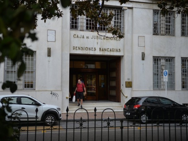 AEBU reconoció “déficit operativo a corto plazo” de Caja Bancaria
