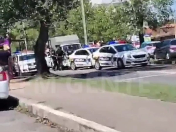 Persecución de policías y vecinos al conductor de un vehículo robado en Club del Lago