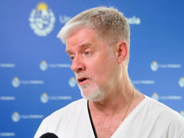 Cesaron al director...