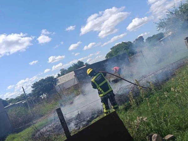 Incendio movilizó a...
