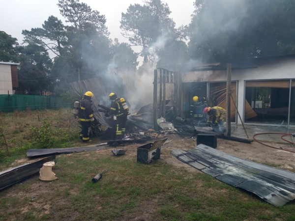 Se incendió parte de una vivienda en Punta del Este