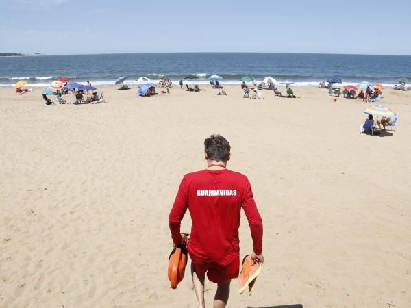 Guardavidas realizar...