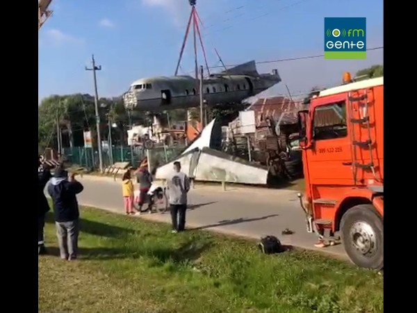 Tras 35 años, trasladaron el avión de la ruta Interbalnearia y su destino será Maldonado