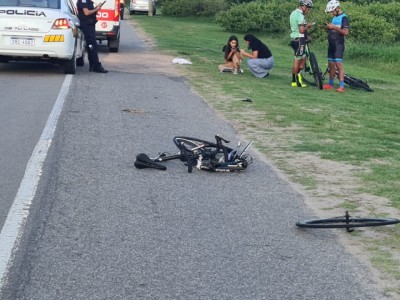 Un ciclista resultó herido grave tras ser embestido por una camioneta en la zona de La Gorgorita