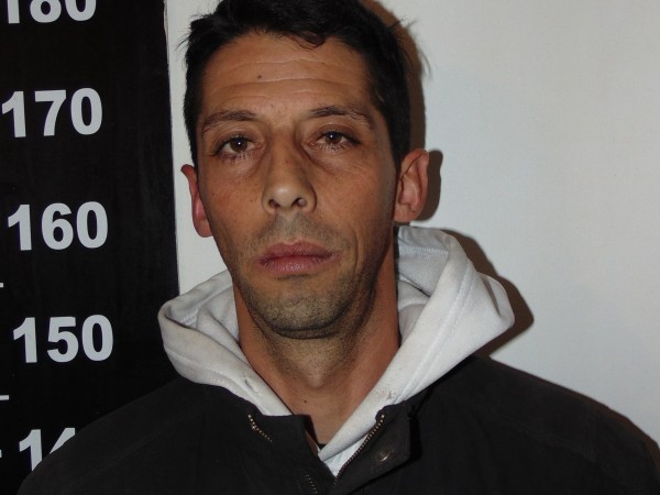 Causó daños y robó cigarros, dinero y una botella de whisky en comercios de Aiguá; fue condenado
