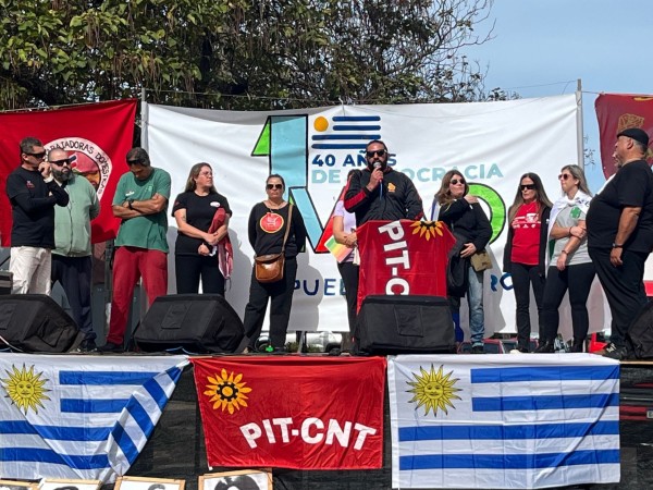 Acto del PIT-CNT por el Día de los Trabajadores bajo la consigna “Primero el pueblo”