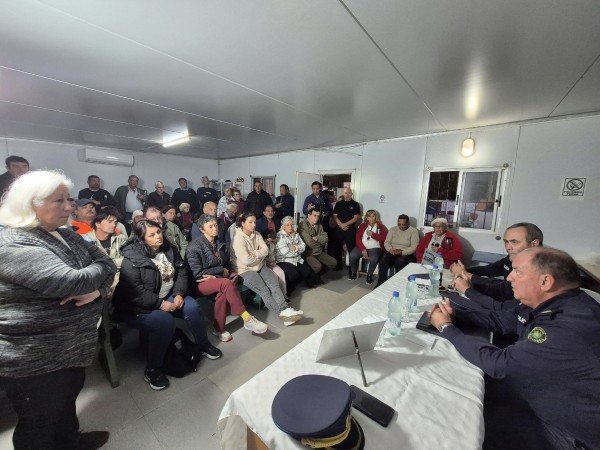 El Jefe de Policía de Maldonado se comprometió a la presencia de más efectivos y a la instalación de una comisaría en La Capuera para mejorar la seguridad