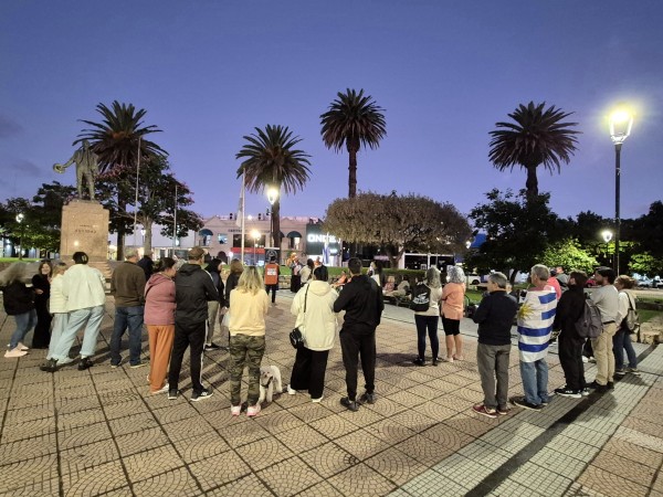 Vacuna experimental, intereses económicos ocultos y muertes: denuncias de manifestantes sobre el covid