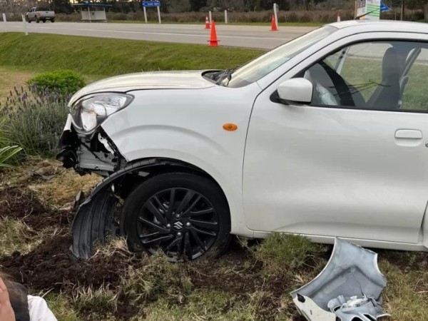 Gregorio Aznárez: un auto despistó y chocó contra un terraplén