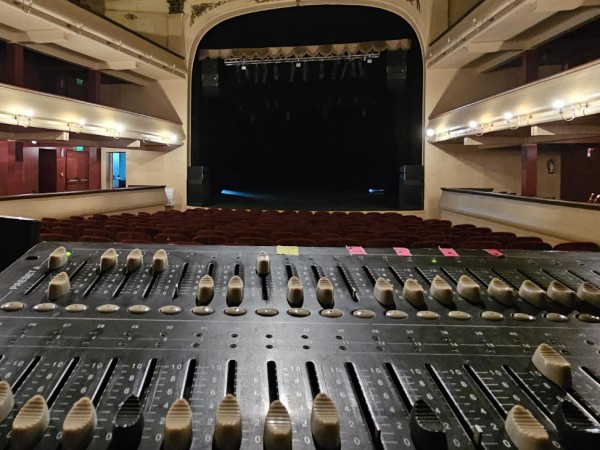 Desde un médium que promete sanar duelos hasta una obra de teatro para reír con Nicolás Cabré: todo lo que ofrece Teatro Sociedad Unión de San Carlos