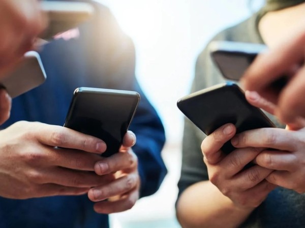 “El celular nos acerca tanto a gente que está tan lejana, que justamente va debilitando nuestros vínculos más fuertes”, aseguró Roberto Balaguer