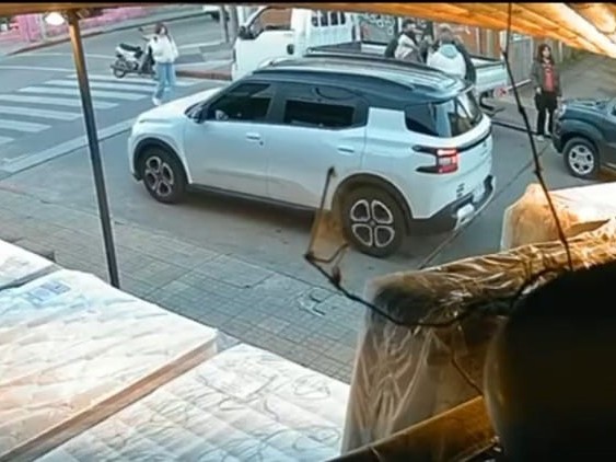 Discusión en el tránsito terminó con golpes de un practicante de artes marciales a un hombre de 67 años