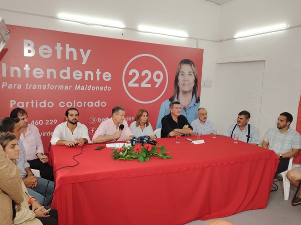 Bordaberry remarcó el compromiso de Bethy Molina con Maldonado y destacó que "es una colorada de convicción"