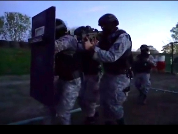 Video: Mirá como entrena la Policía para allanamientos y atrincheramientos